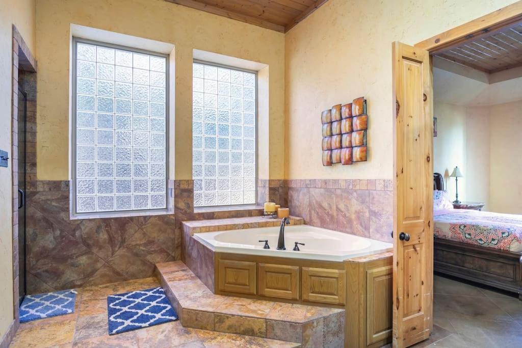Texas Ranch House With 5 Bedroom And Fish Pond ดัลลัส ภายนอก รูปภาพ